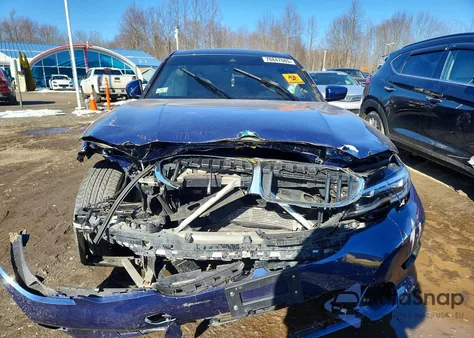 2021 BMW 330Xi z USA, uszkodzony, nr VIN 3MW5R7J00M8B87297